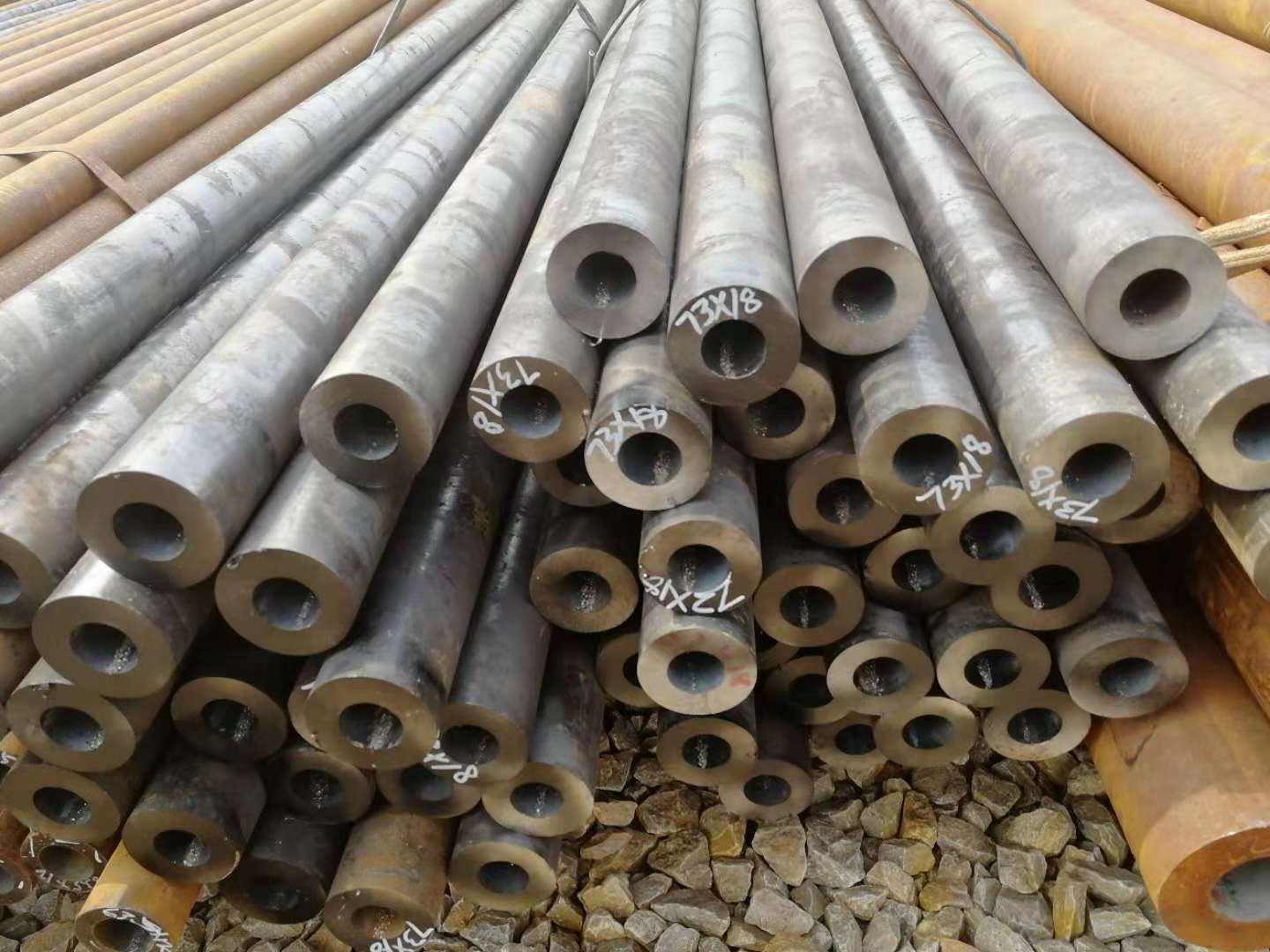 聊城無(wú)縫管現(xiàn)貨 (1).jpg 聊城無(wú)縫管現(xiàn)貨 (1).jpg